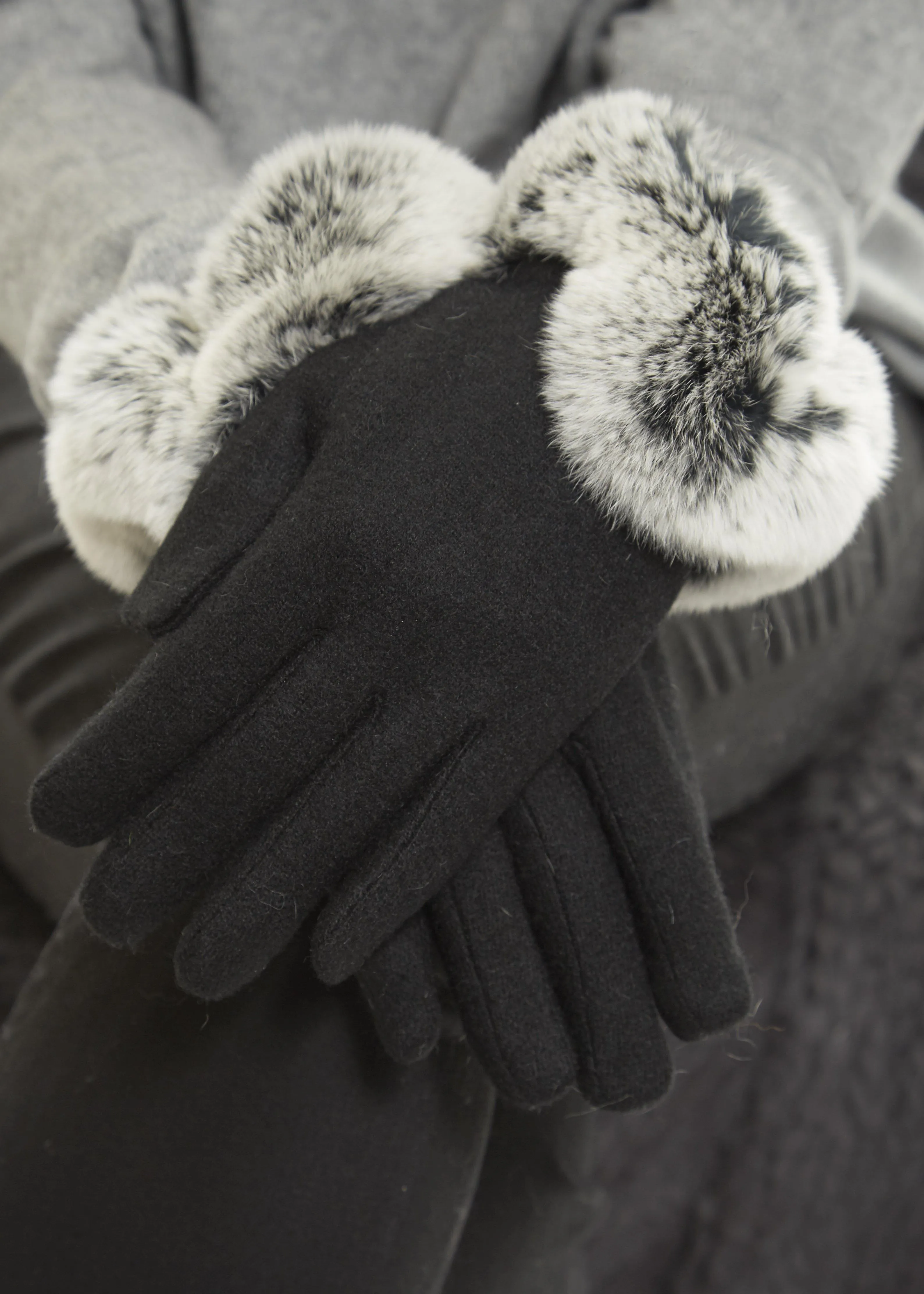 Black Gloves With V Shape Black Snowtop Rex Rabbit Fur Trim